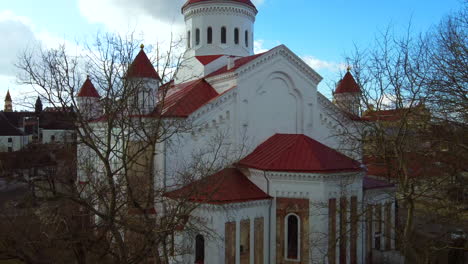 Vista-Aérea-De-La-Iglesia-De-Vilnius-Catedral-Ortodoxa-De-Theotokos-En-El-Casco-Antiguo,-Vistas-Del-Casco-Antiguo