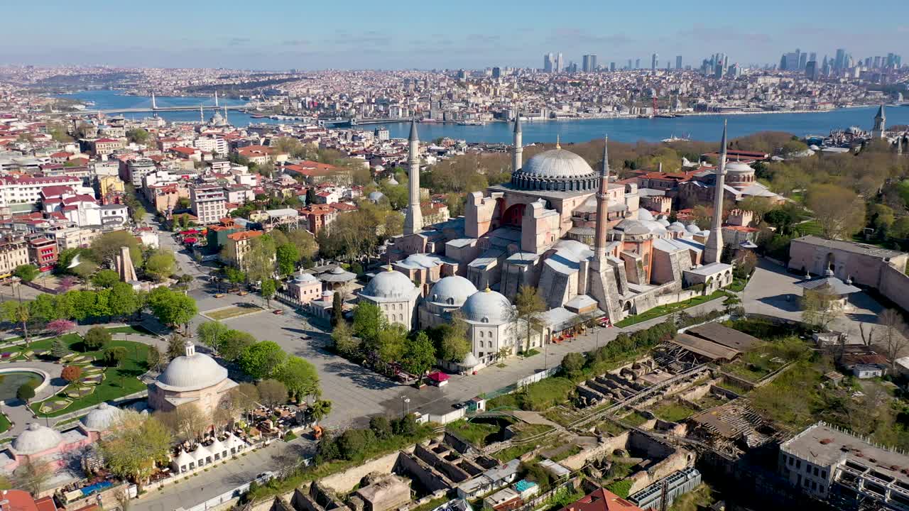 hagia sophia, vista aérea de estambul con el toque de queda por la pandemia de covid-19