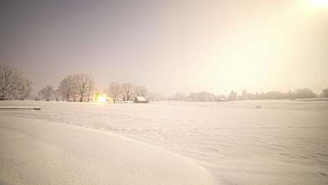 Casa-De-Campo-Y-Cielo-Estrellado-En-Temporada-De-Invierno,-Vista-De-Lapso-De-Tiempo