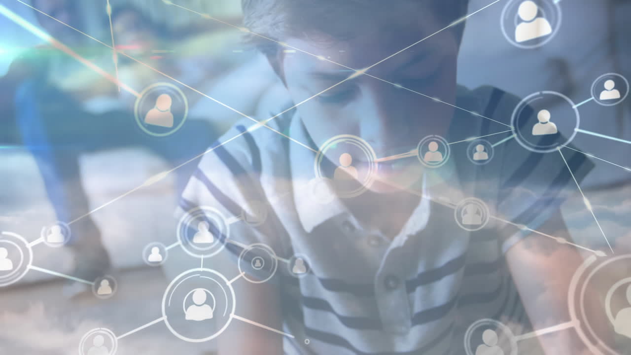 animación de un niño con nubes flotando sobre una red de conexiones en el fondo