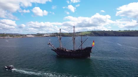 el galeón andalucía, a spanish galleon, sails into plymouth sound city harbor