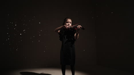 young girl playing violin