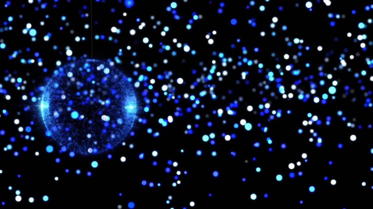 검은색 배경의 밝은 반점 위에 크리스마스 트리 장식의 애니메이션