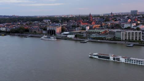 La-Iglesia-Red-Dom-De-Mainz,-Alemania-2019