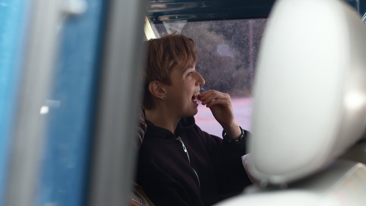 밴 안의 사람들