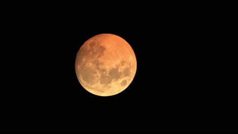 puesta de luna rápidamente en el cielo nocturno, lapso de tiempo crepuscular astronómico