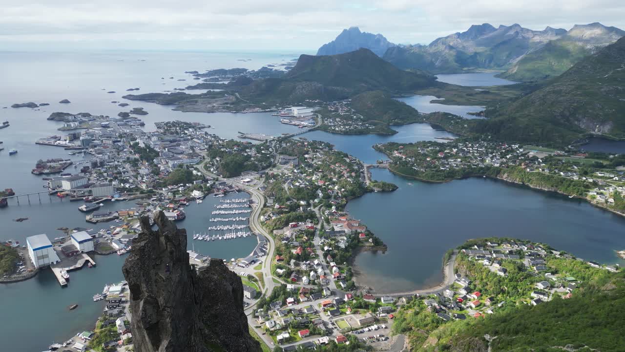 노르웨이 의 로포텐 섬 에 있는 솔바어 암벽 등반 전망대 - 오른쪽