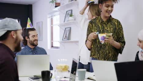 el tipo de colegas que hacen que el trabajo sea divertido
