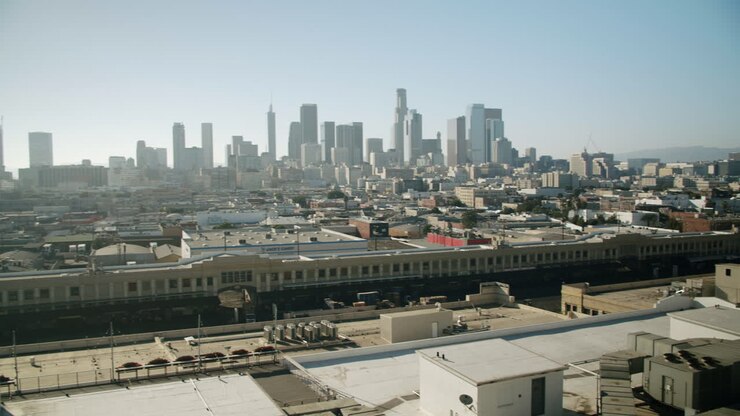 Skyline del centro di Los Angeles con torre dell'acqua