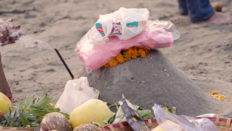 Escultura-De-Chhath-Puja-Hecha-Por-Indios.