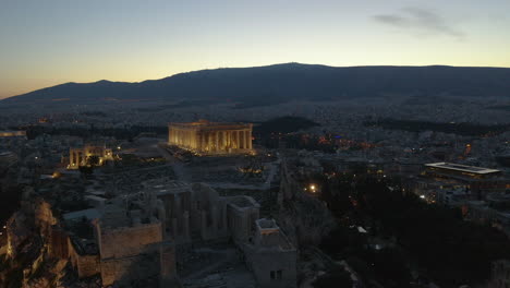 Luftaufnahme-Des-Parthenon-Beleuchtet-Während-Der-Morgendämmerung
