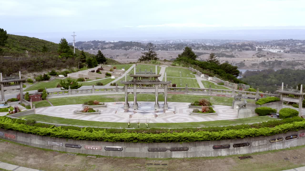 공중: 하프 문 베이 skylawn 장례식장. 오름차순