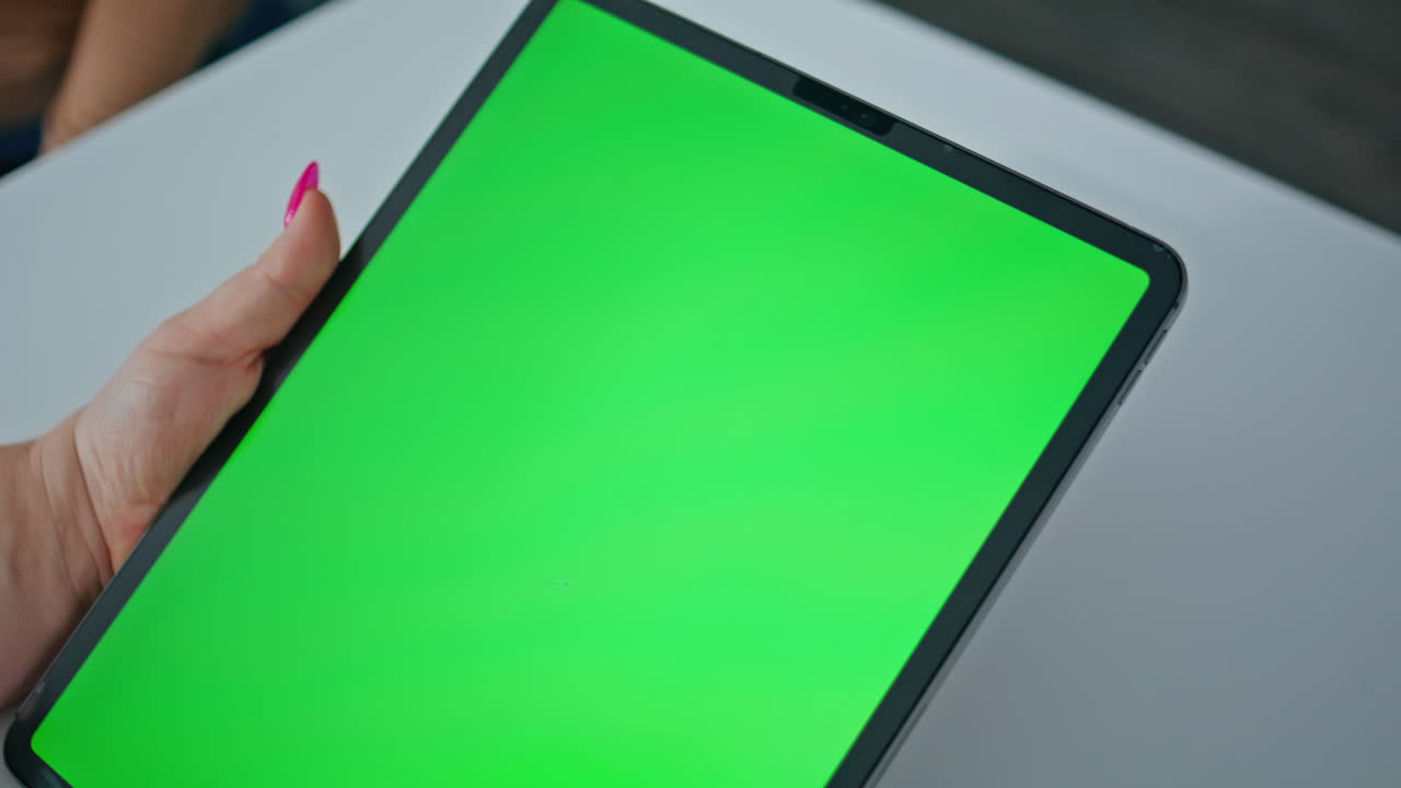Tableta con pantalla verde