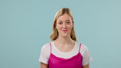 Frau,-Geheimnis-Und-Hand-Auf-Den-Lippen-Im-Studio