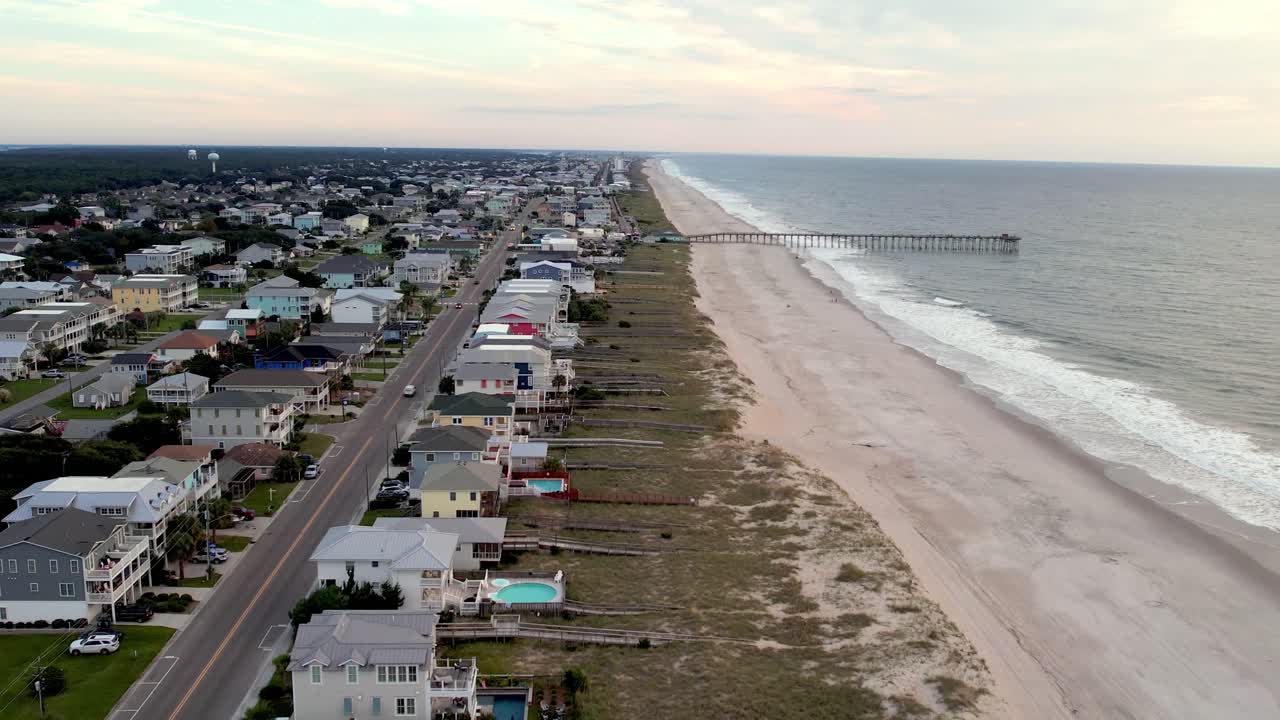 Spinta aerea dall'alto verso il basso su Kure Beach NC, Carolina del Nord