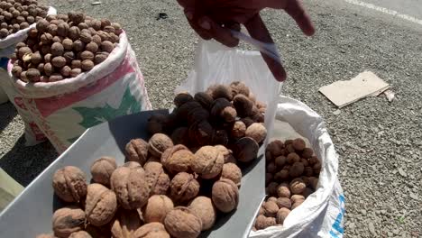 packaging walnuts: sack to envelope