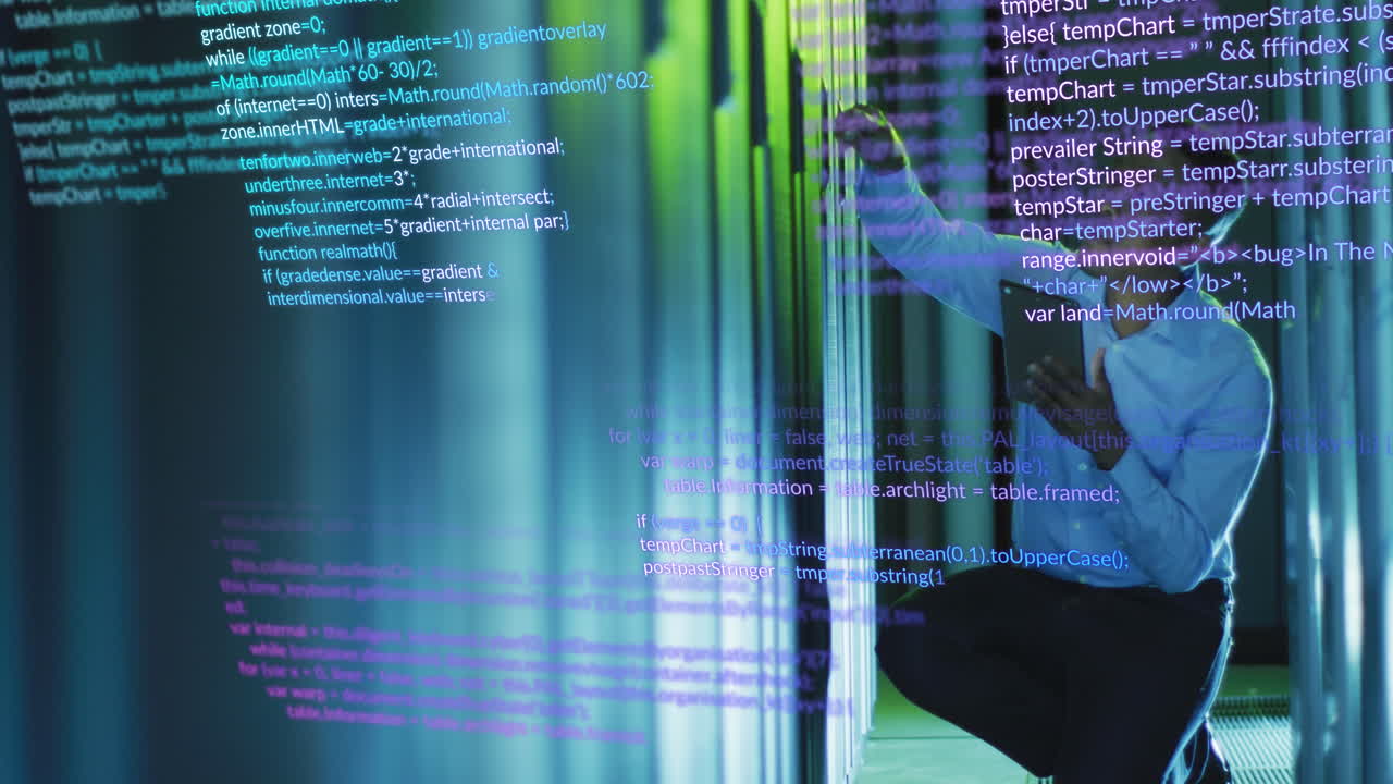 animación del procesamiento de datos sobre un ingeniero afroamericano usando una tableta en la sala del servidor