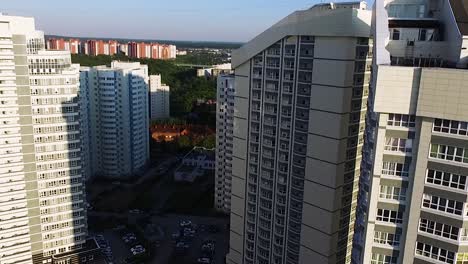 vista aérea de apartamentos modernos de la ciudad