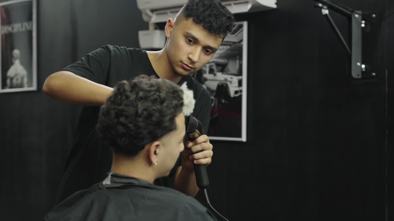 Klipning i en barbershop