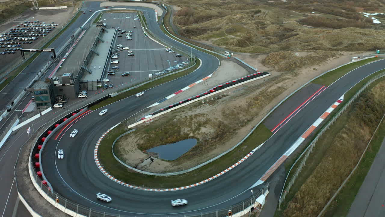 instalación construida para carreras de vehículos f1 circuito zandvoort - países bajos