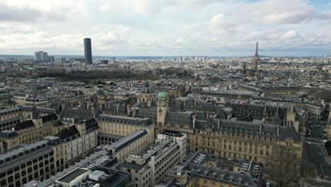 La-Sorbona-Con-La-Torre-Eiffel-Y-La-Torre-Montparnasse-Al-Fondo,-El-Paisaje-Urbano-De-París,-Francia