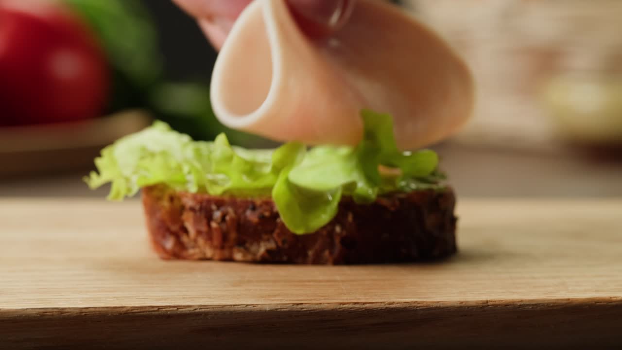 Ham and Lettuce Sandwich