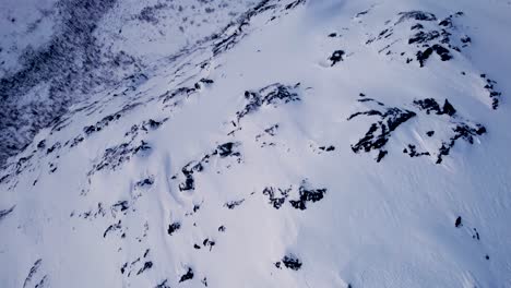 Over-the-cliff,-view-of-a-frozen-arctic-mountain-valley