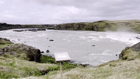 Islandia---Círculo-Dorado---Cascadas-Cautivadoras:-Revelando-Las-Magníficas-Cascadas-Del-Círculo-Dorado-De-Islandia