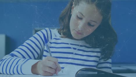 animación de la red de conexiones sobre la niña caucásica que estudia en la clase en la escuela