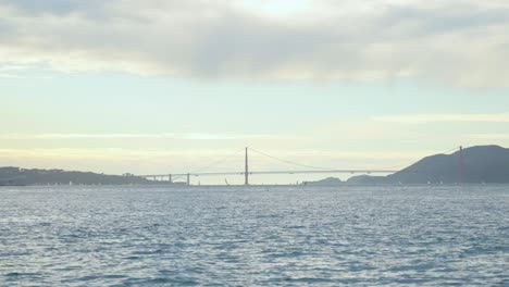 Puente-Golden-Gate-De-San-Francisco-Junto-A-La-Bahía