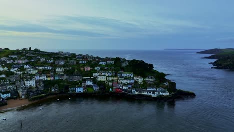 Überqueren-Sie-Das-Kleine-Historische-Dorf-Polruan-In-Cornwall-Im-Südosten-Englands