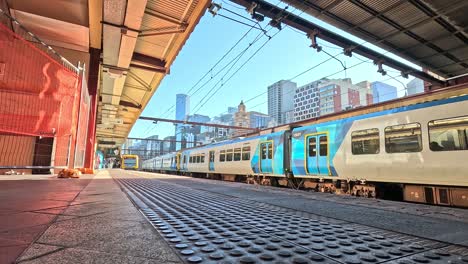 train arrives and departs at melbourne station