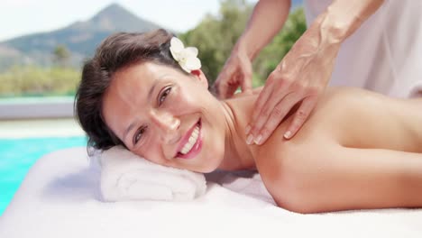 Smiling-woman-getting-a-back-massage