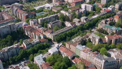 Vista-Panorámica-De-Novi-Sad,-Vojvodina,-Serbia-Durante-El-Día---Toma-Aérea-De-Drones