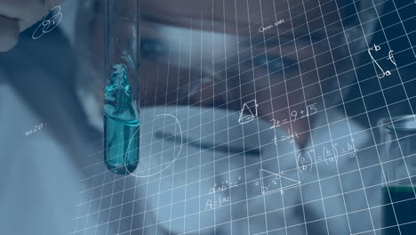 animación de ecuaciones matemáticas sobre una científica que sostiene un tubo de ensayo
