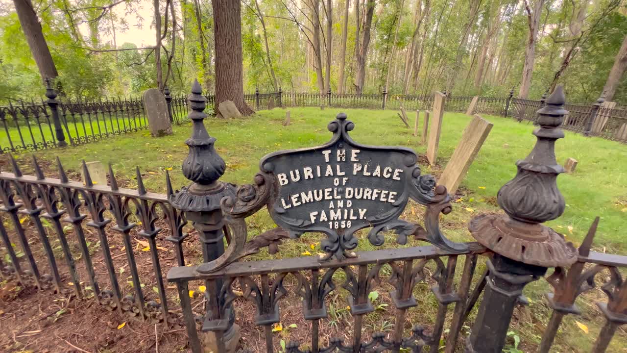 1800년대 초 팔미라에서 레무엘 더피 시니어와 그의 가족의 이름과 마지막 안식처의 게이트