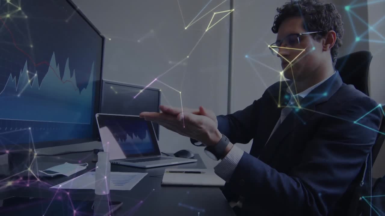 animación de la red de conexiones sobre el empresario que trabaja en la oficina