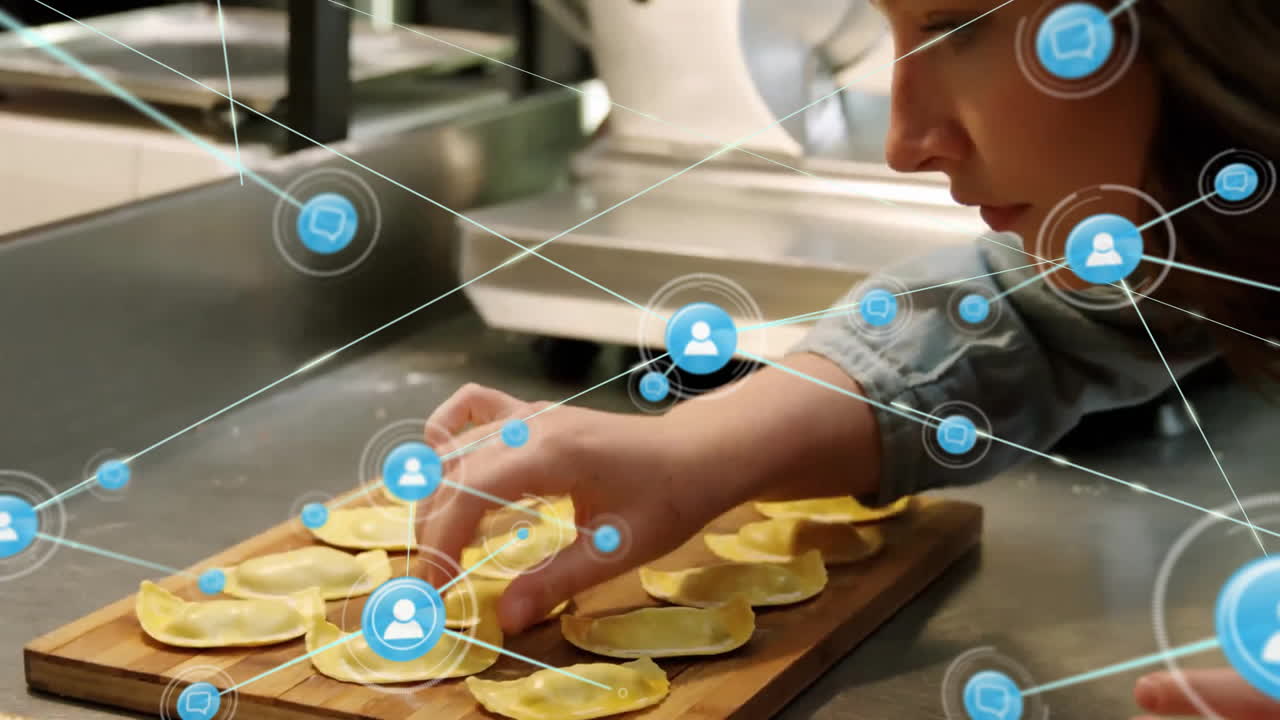 animación de la red de conexiones a través de la chef caucásica que hace albóndigas