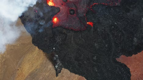 Volcán-Activo-En-Erupción-De-Lava-Y-Magma-En-Islandia