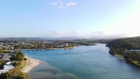 Cars-Travelling-On-The-Tallebudgera-Creek-Bridge---Burleigh-Heads,-Gold-Coast,-Queensland,-Australia