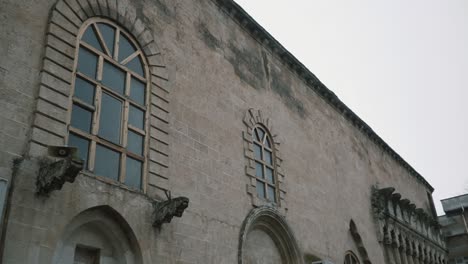 silvan ulu mosque windows, historic selahaddin eyyubi mosque, diyarbakir, turkey