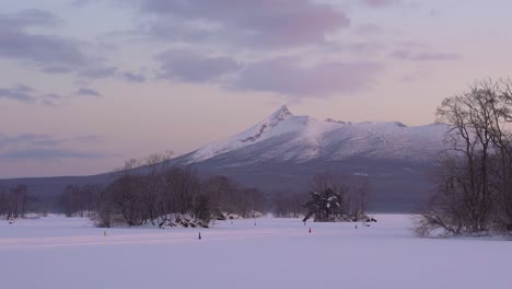 panorámica lenta sobre el hermoso monte