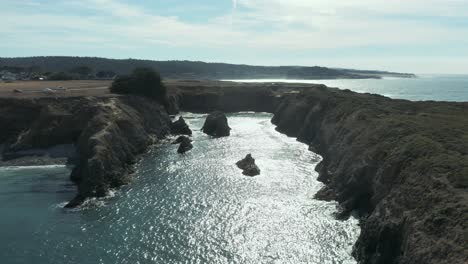 Volando-Lejos-De-Una-Cala-Del-Océano