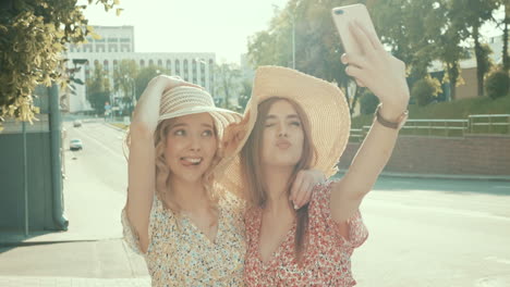 two friends taking a selfie in the city