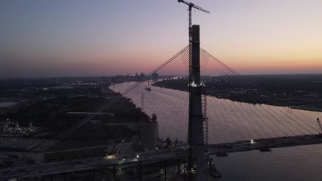 Puente-Internacional-Gordie-Howe-En-Construcción-Durante-La-Puesta-De-Sol,-Vista-Aérea-De-Drones