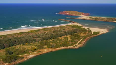 Paisaje-Natural-En-La-Bahía-De-Kurrakwah-Y-La-Isla-De-Windang-En-Nueva-Gales-Del-Sur,-Australia