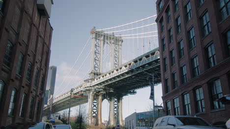 Die-Manhattan-Bridge-New-York-City-Zur-Goldenen-Stunde