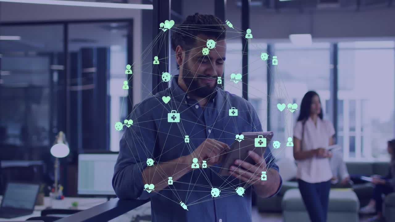 animación del globo de iconos de conceptos médicos sobre un hombre biracial usando una tableta digital en la oficina