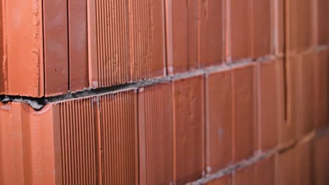 muro de ladrillo en construcción