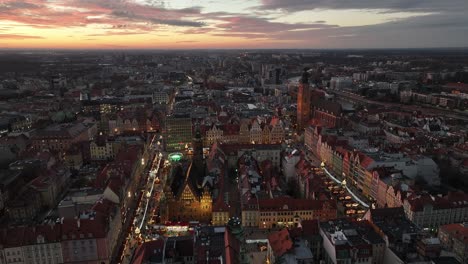 La-Magia-De-La-Plaza-Del-Mercado:-La-Festiva-Perspectiva-Aérea-De-Breslavia